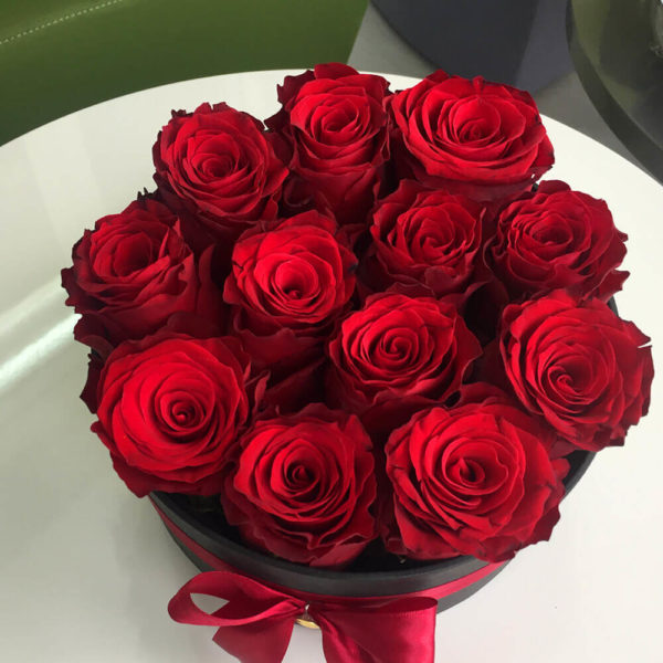 Passion red roses in box limassol