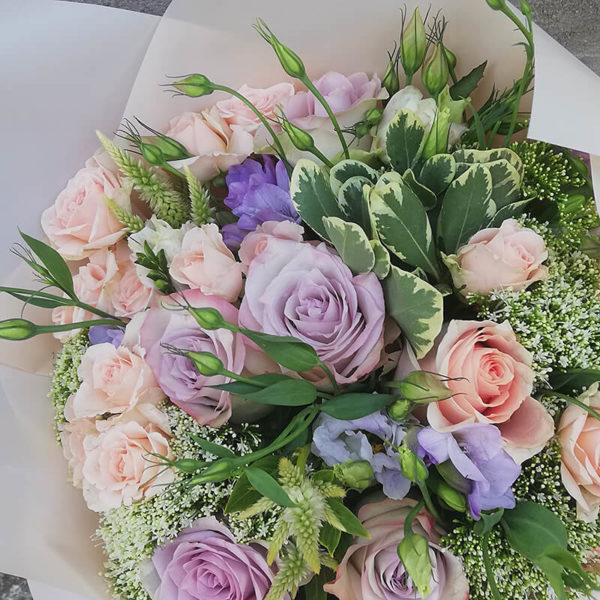 Delicate bouquet of roses and eustoma