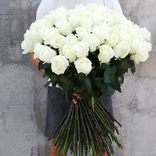 51 White rose in a bouquet