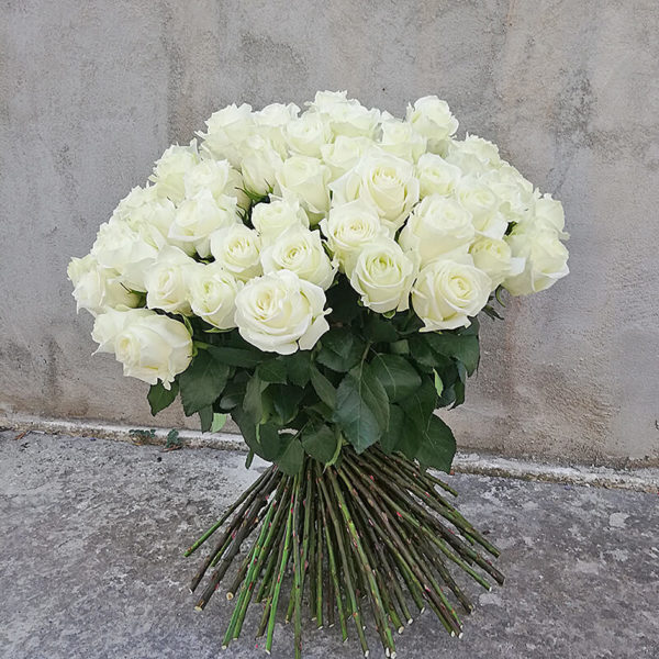 51 White rose in a bouquet